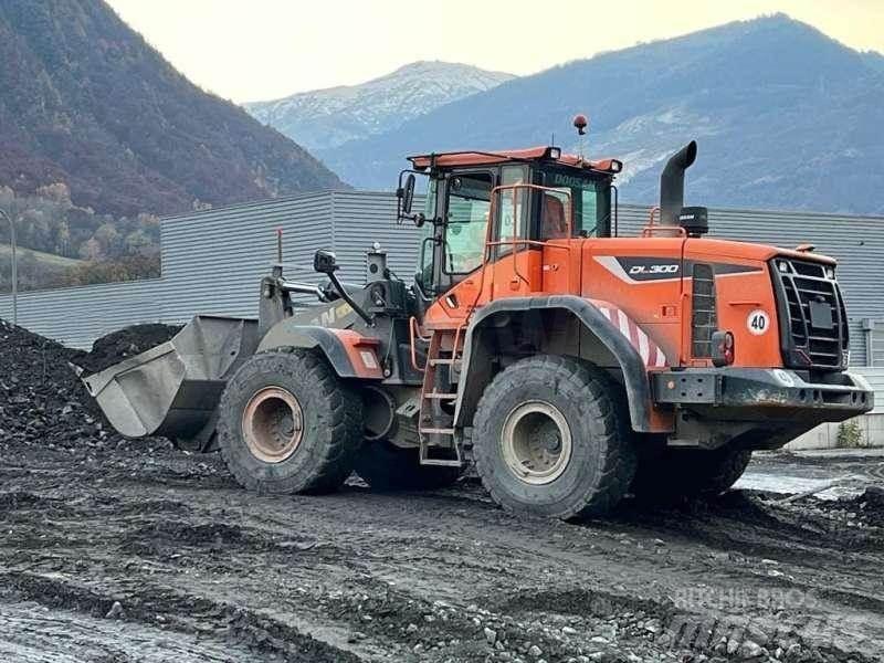 Doosan DL300 Pyöräkuormaajat