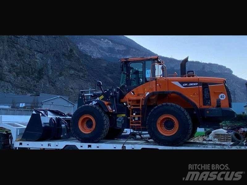 Doosan DL300 Pyöräkuormaajat