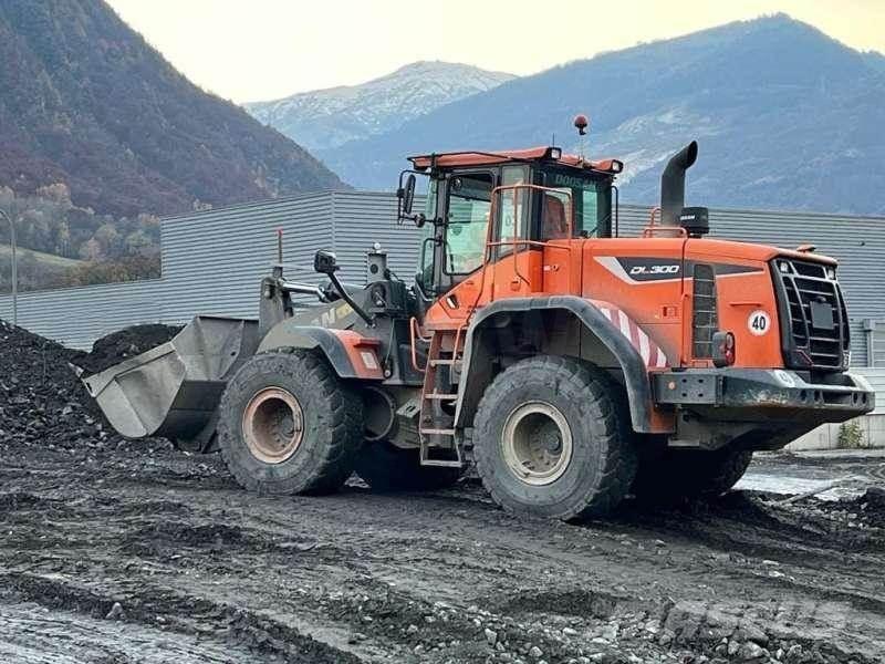 Doosan DL300 Pyöräkuormaajat