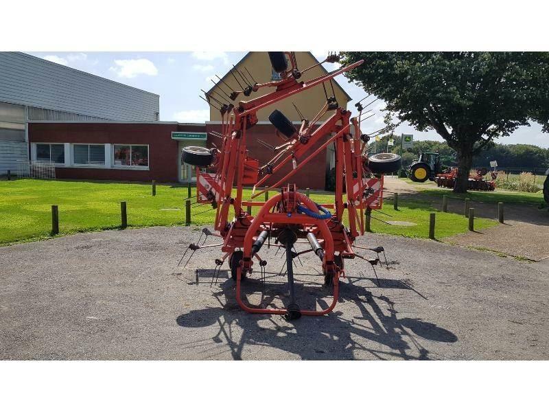 Kuhn GF7802 Pöyhimet ja haravat
