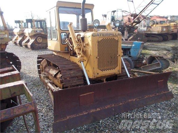 CAT D4D Telaketjupuskutraktorit