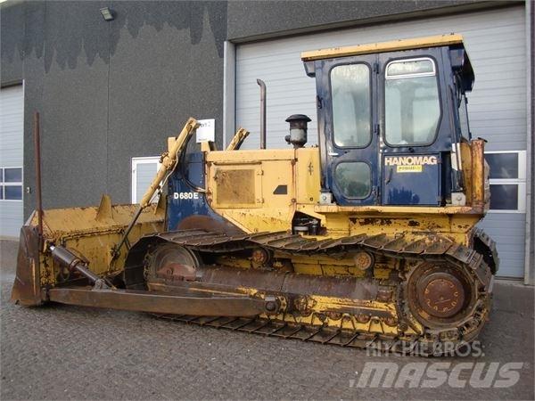 Hanomag D680E Telaketjupuskutraktorit