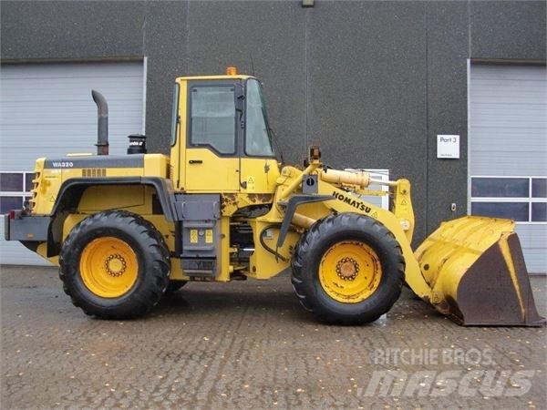 Komatsu WA320 Pyöräkuormaajat