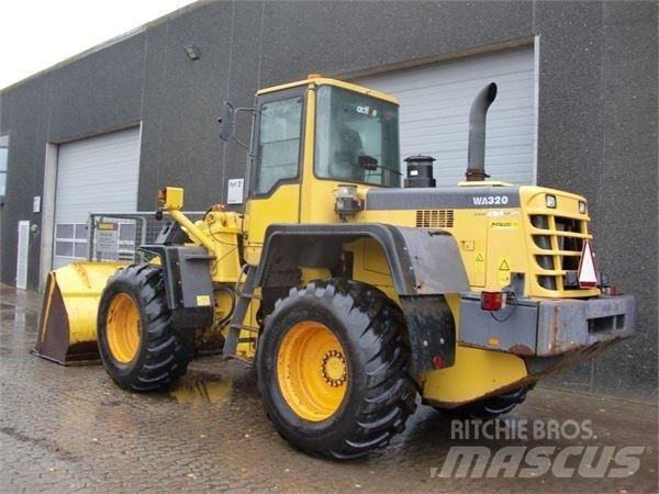 Komatsu WA320 Pyöräkuormaajat