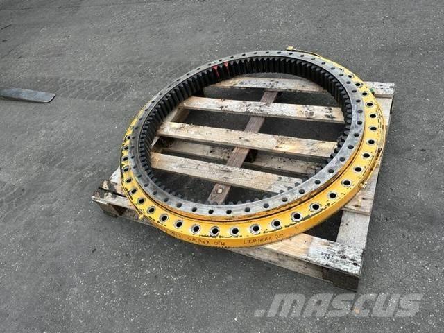 Liebherr A 922 Alusta ja jousitus