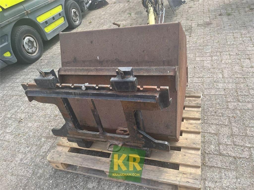 GiANT D332 Etukuormaimet ja kaivuulaitteet