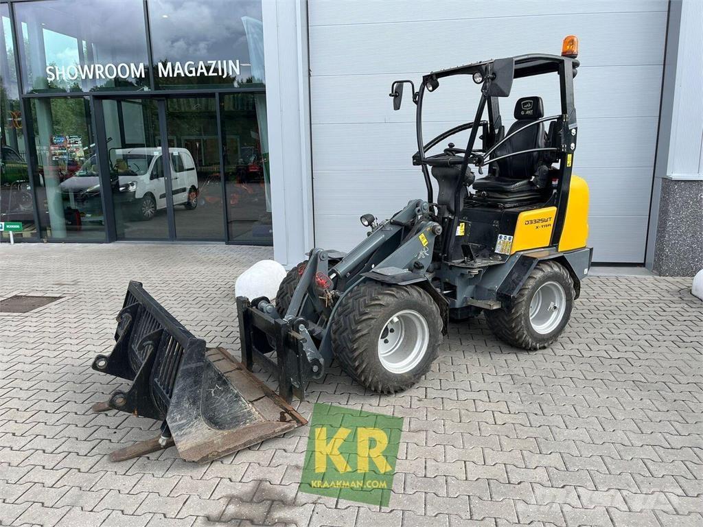 GiANT D332 Etukuormaimet ja kaivuulaitteet
