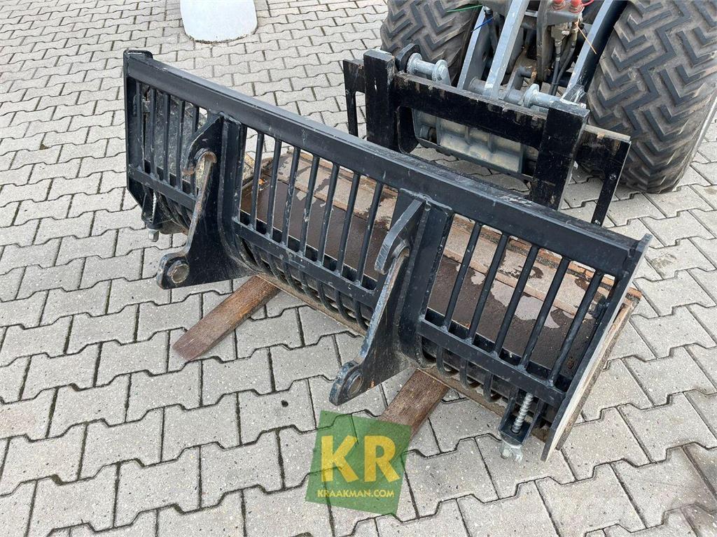 GiANT D332 Etukuormaimet ja kaivuulaitteet