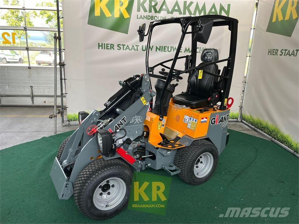 GiANT G1200 Etukuormaimet ja kaivuulaitteet