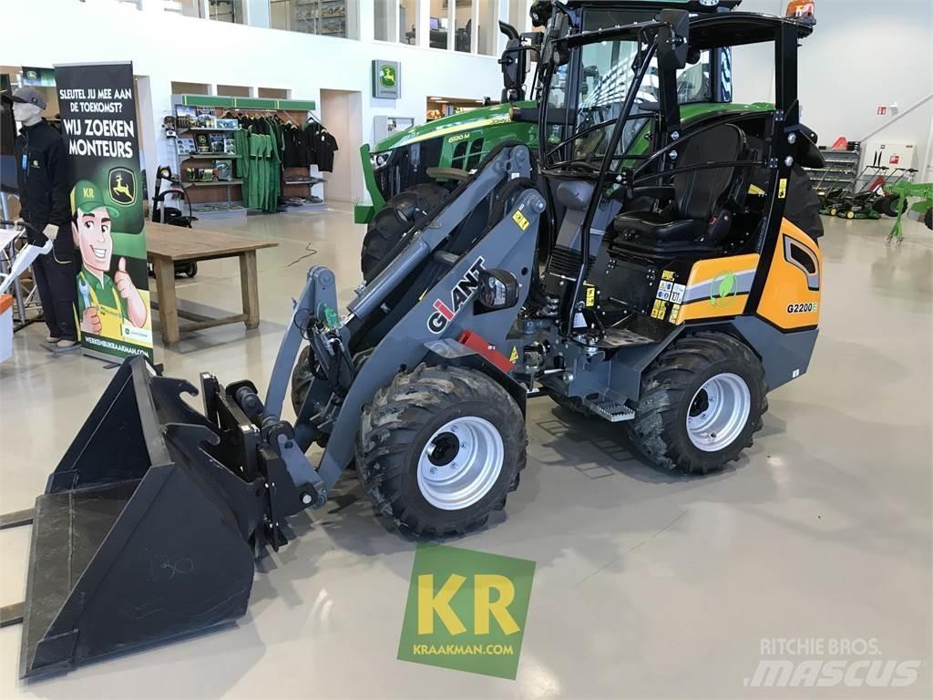 GiANT G2200E Etukuormaimet ja kaivuulaitteet