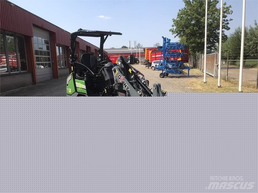 GiANT G2200E Etukuormaimet ja kaivuulaitteet