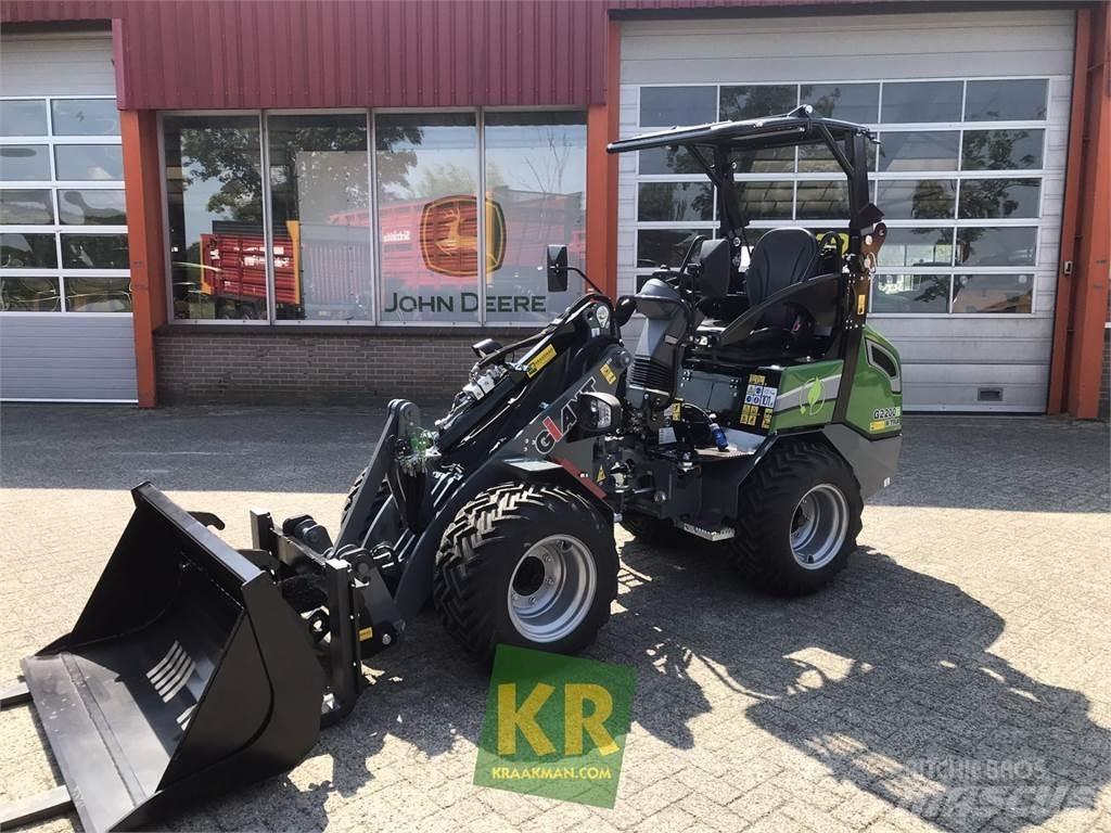 GiANT G2200E Etukuormaimet ja kaivuulaitteet