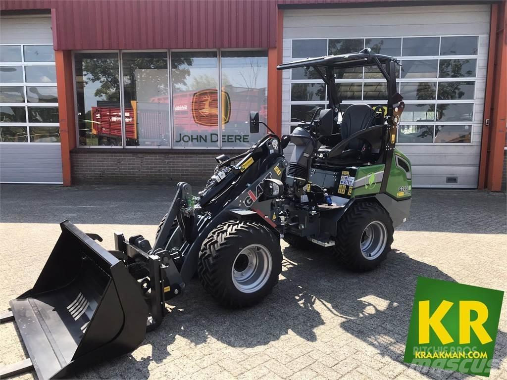 GiANT G2200E Etukuormaimet ja kaivuulaitteet