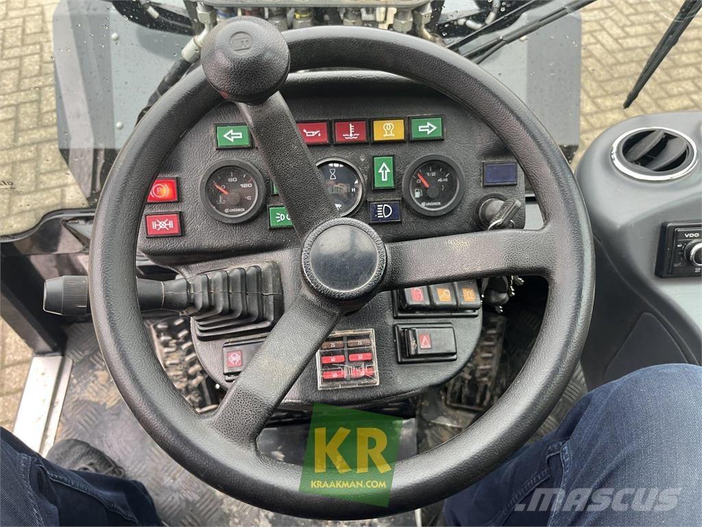 GiANT V5003 Etukuormaimet ja kaivuulaitteet