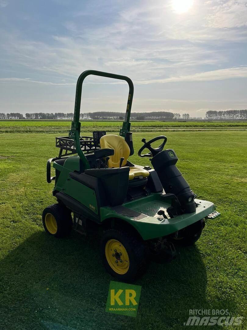 John Deere 1580 Reuna-alueiden ja karheikkojen leikkurit