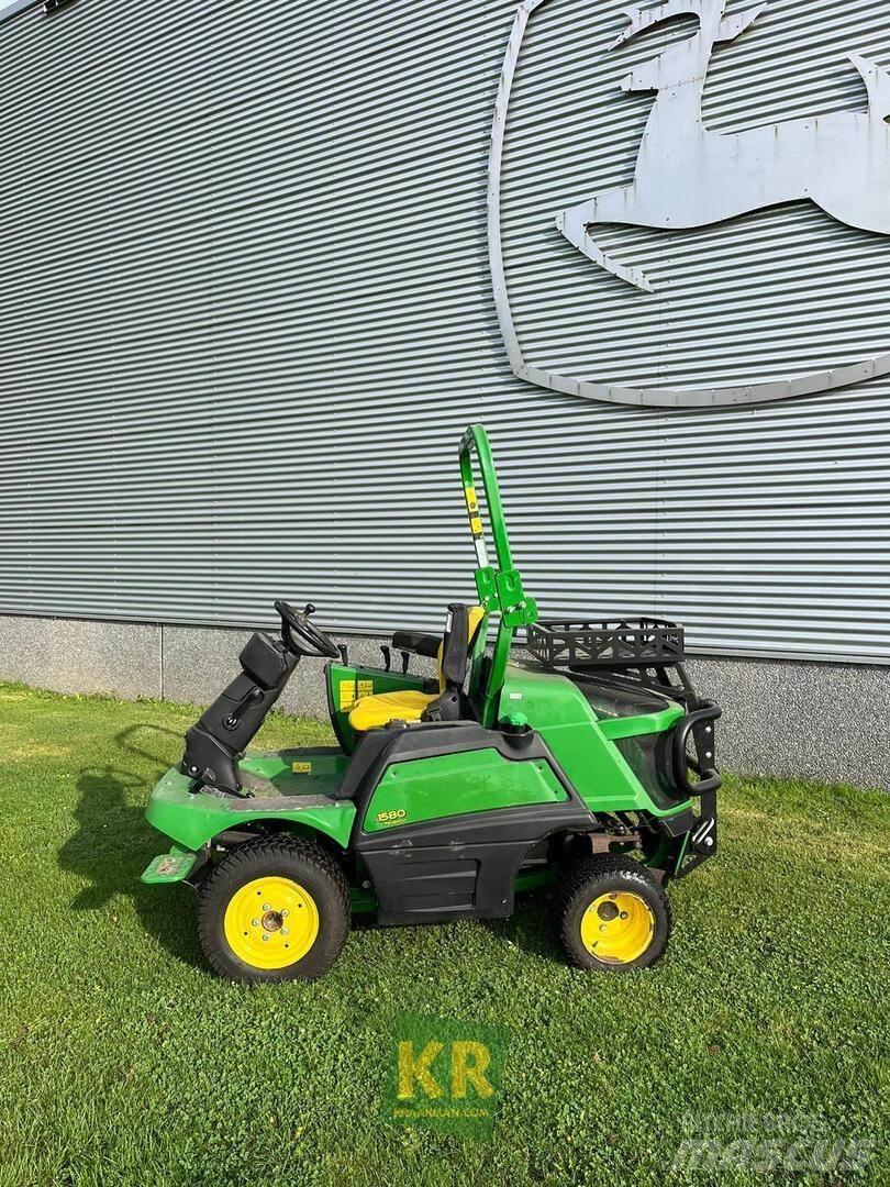 John Deere 1580 Reuna-alueiden ja karheikkojen leikkurit