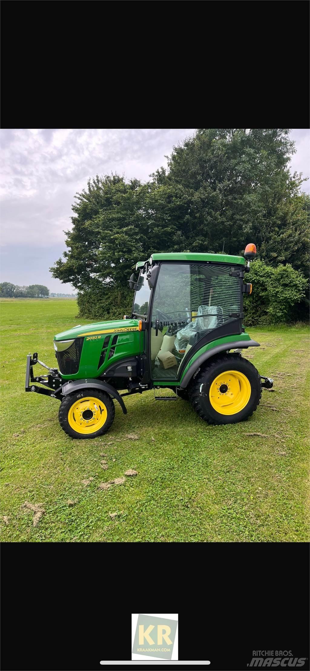 John Deere 2032R Taajamatraktorit