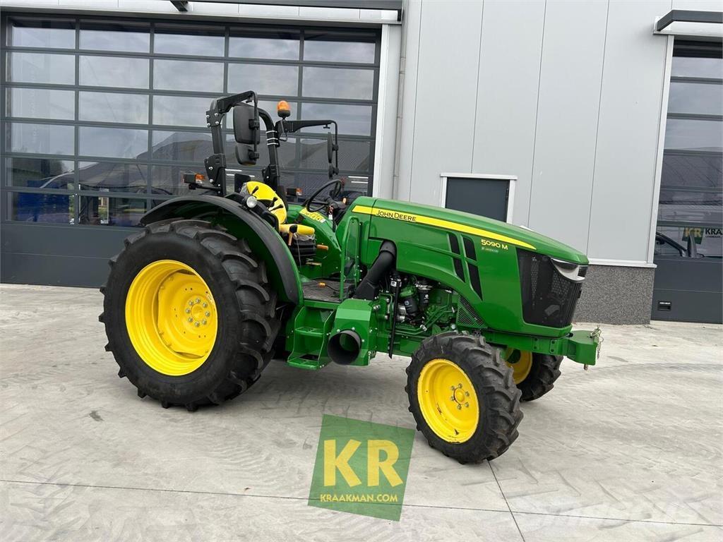 John Deere 5090M Traktorit