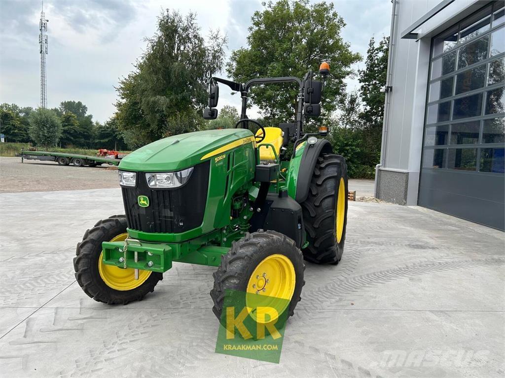 John Deere 5090M Traktorit