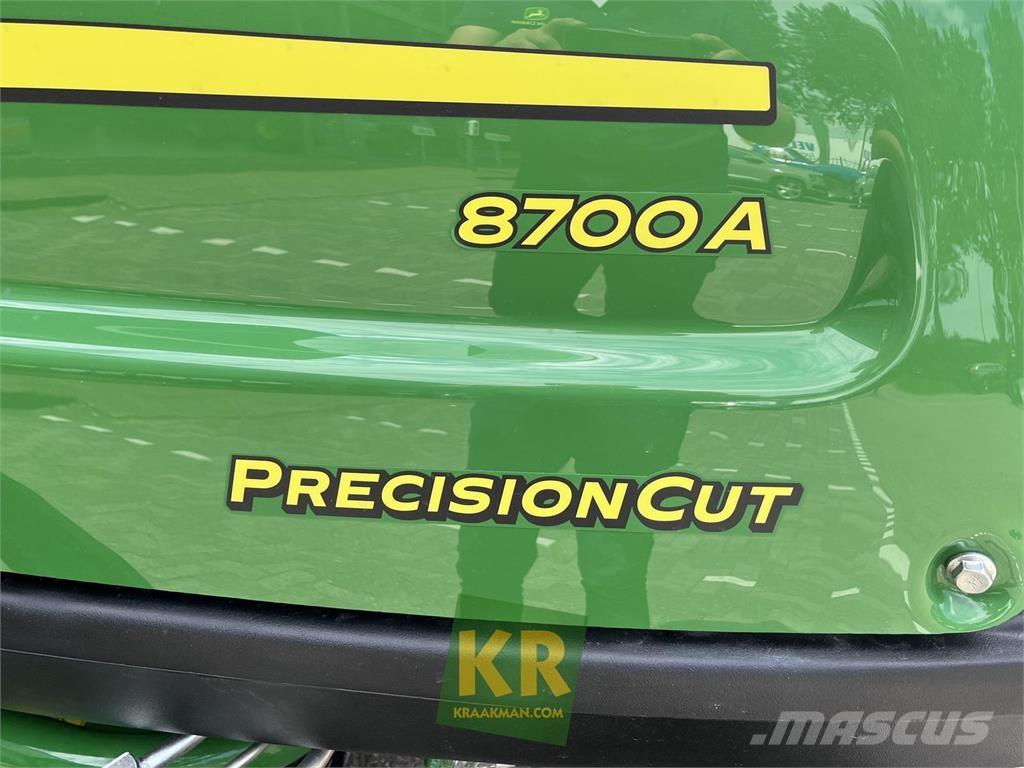 John Deere 8700A Greenikoneet