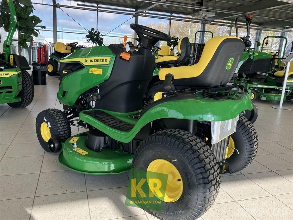 John Deere X107 Päältäajettavat ruohonleikkurit