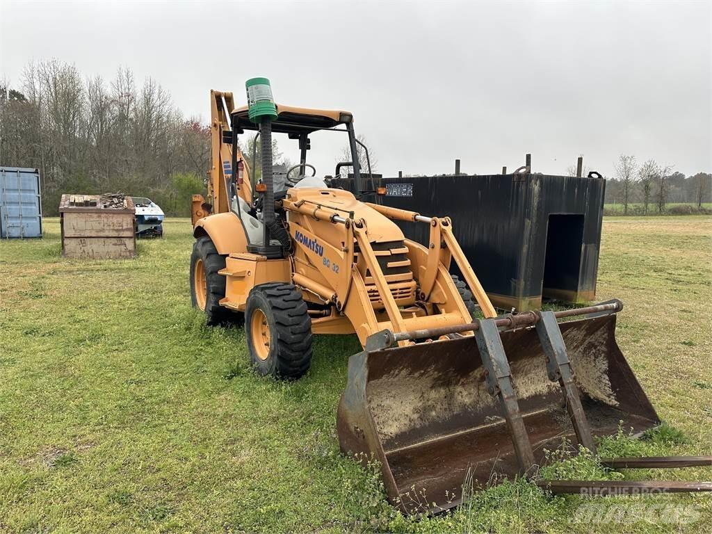 Komatsu WB140 Kaivurikuormaajat