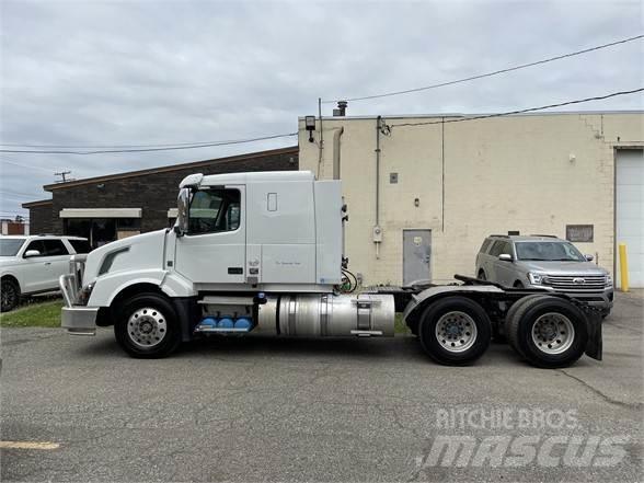 Volvo VNL64T630 Vetopöytäautot