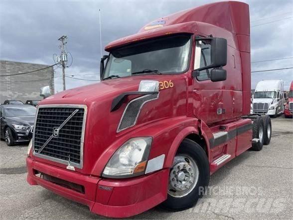 Volvo VNL64T730 Vetopöytäautot