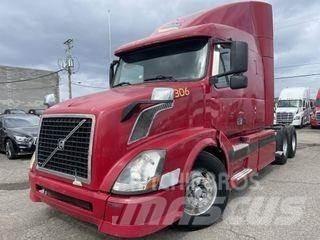 Volvo VNL64T730 Vetopöytäautot