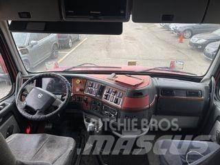 Volvo VNL64T730 Vetopöytäautot