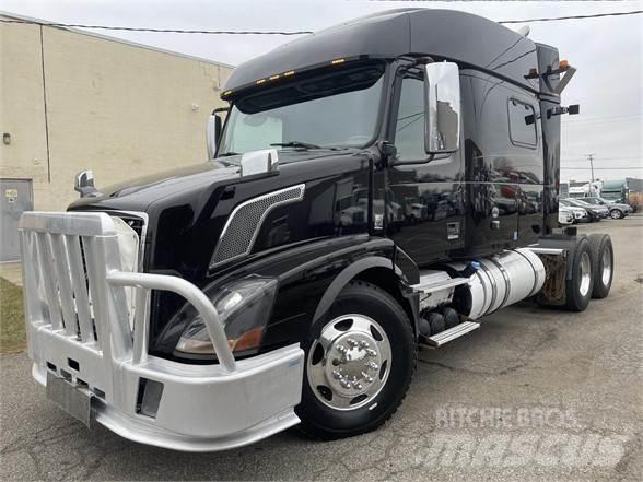 Volvo VNL64T730 Vetopöytäautot