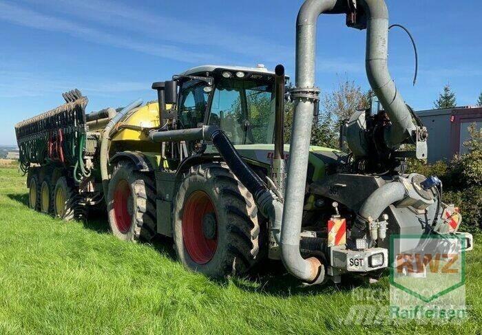 CLAAS XERION 3800 TRAC Kuivalannan levittimet