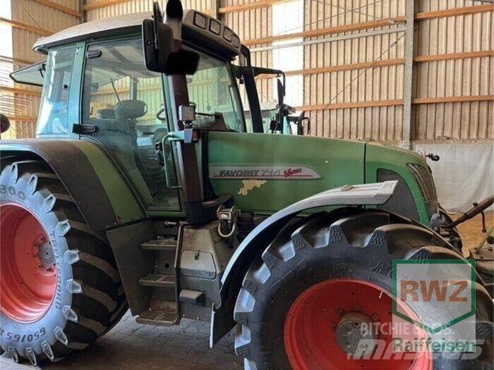 Fendt 714 Traktorit