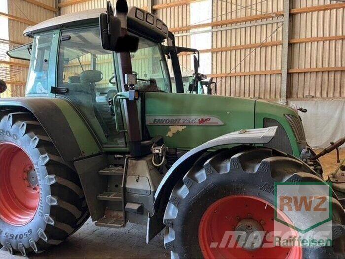 Fendt 714 Traktorit