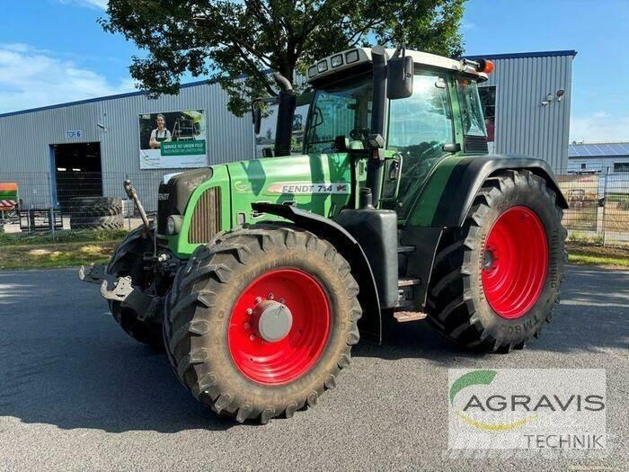 Fendt 714 VARIO Traktorit