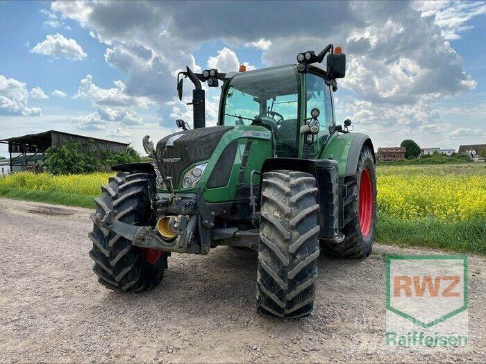 Fendt 718 Vario Traktorit