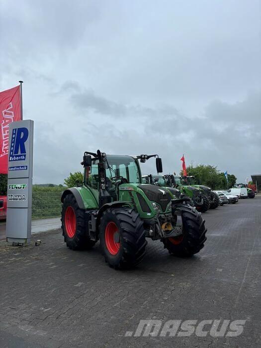 Fendt 724 VARIO SCR Traktorit