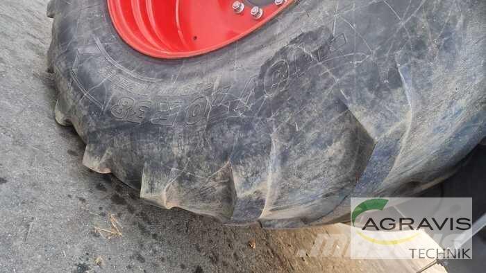 Fendt 818 VARIO Traktorit
