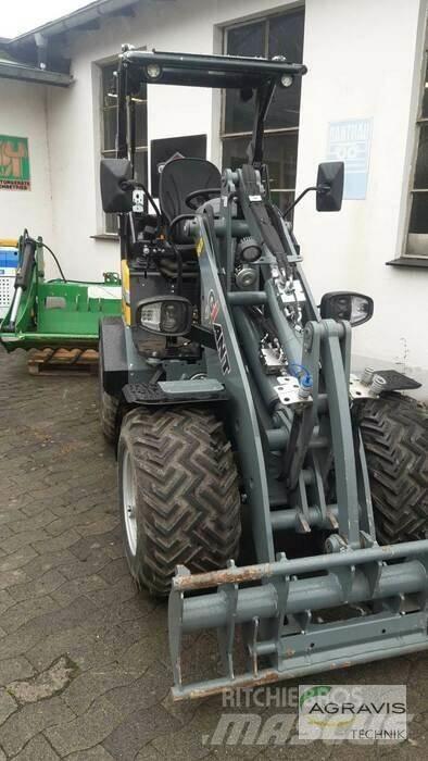 GiANT G2200E-3 Pyöräkuormaajat