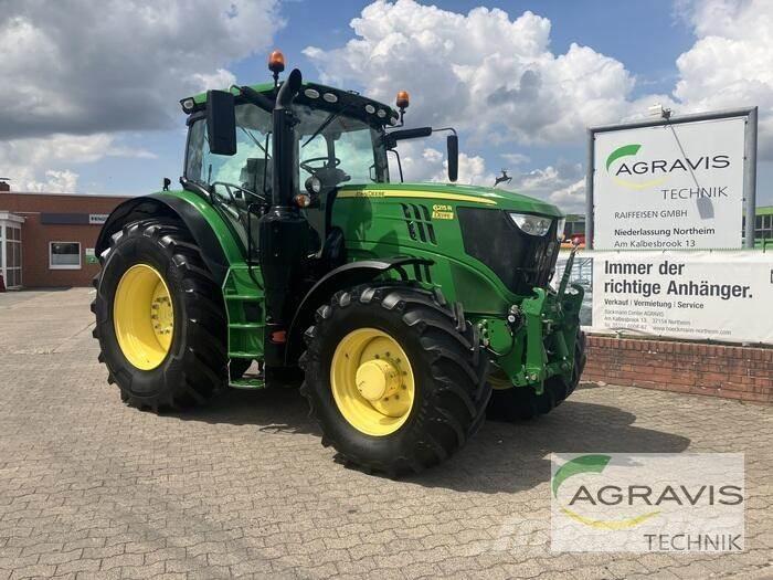 John Deere 6215 R Traktorit
