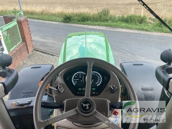 John Deere 6215 R Traktorit