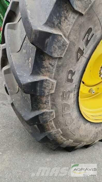 John Deere 8R 310 Traktorit