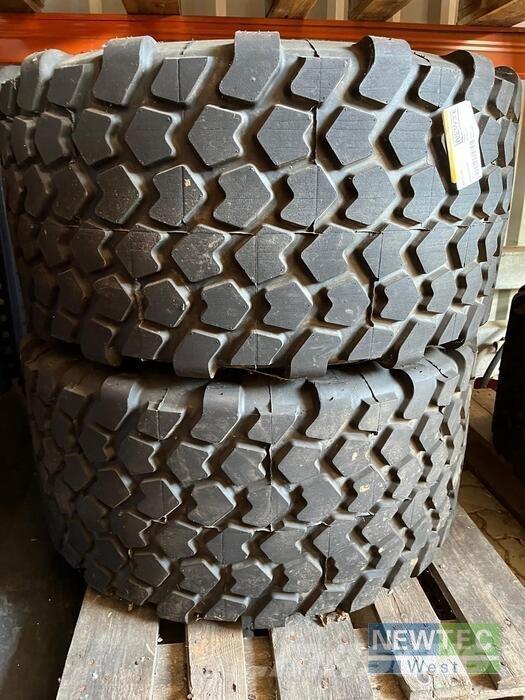  KR445/45R19.5 Renkaat ja vanteet