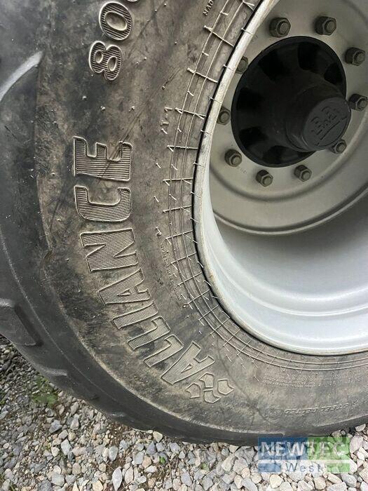 Krone TX 560 Keräävät noukinvaunut ja silppurivaunut