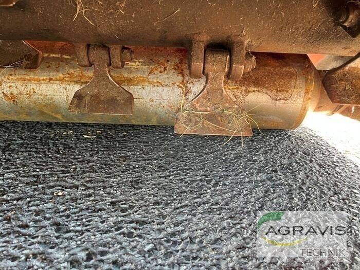 Kuhn BP 28 Kesantoleikkurit ja -murskaimet