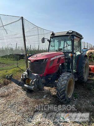 Massey Ferguson 3710 F Traktorit