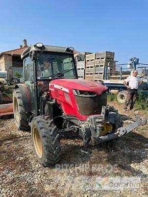 Massey Ferguson 3710 F Traktorit