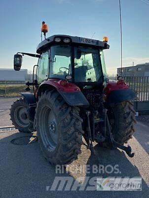 Massey Ferguson 5713S Traktorit