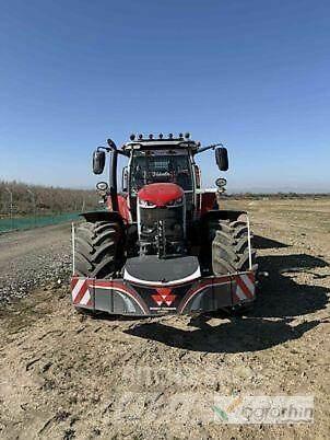 Massey Ferguson 7S210 Traktorit