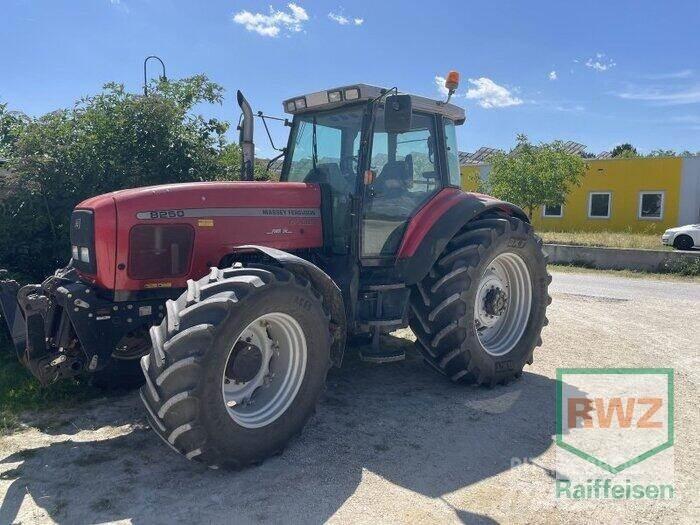 Massey Ferguson 8250-4 Traktorit